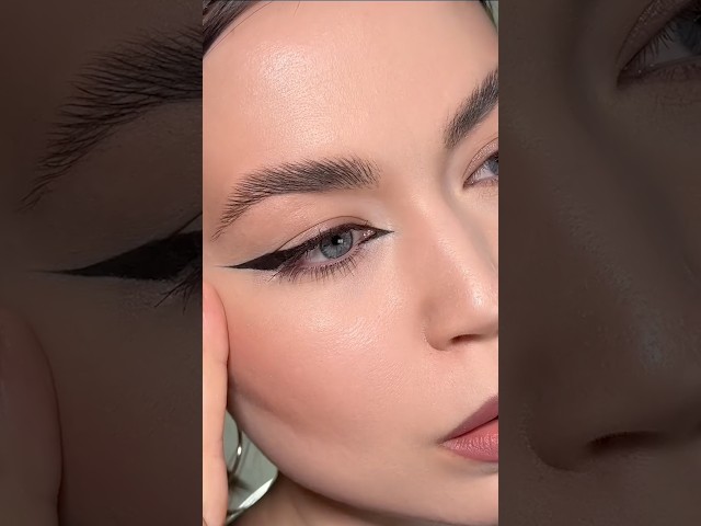 Eyeliner tutorial for beginners #makeuptips #makeup #makeuptips #shorts #shortvideo #viral