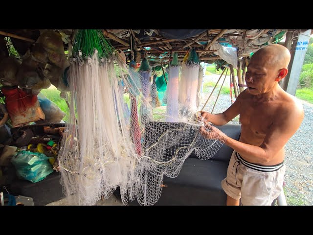 Handmade cast nets for catching snakehead and loach during the Mekong Delta flood season