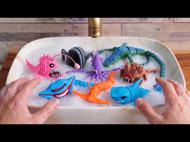 Deep Sea Monster Hunt in the Bathroom! Kraken, Bloop, El Gran Maja, Leviathan & Sea Eater!