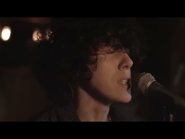 LP   Lost On You Live Session
