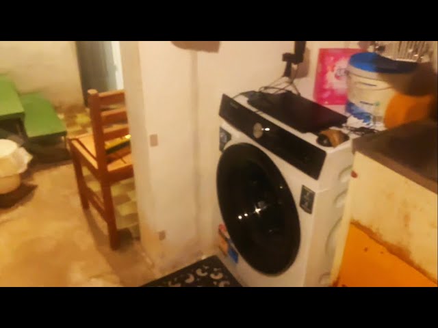 gaming setup tour (please dont mind the room)