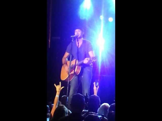 Luke Bryan... buddies