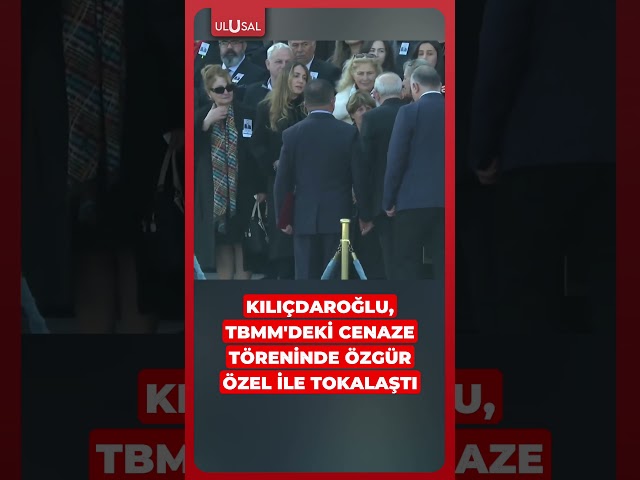 CHP Genel Başkanı Kılıçdaroğlu TBMM'deki cenaze töreninde Özgür Özel ile tokalaştı #shorts #chp