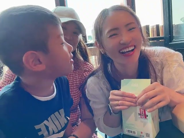 Unboxing Dimoo blind box with my friend 