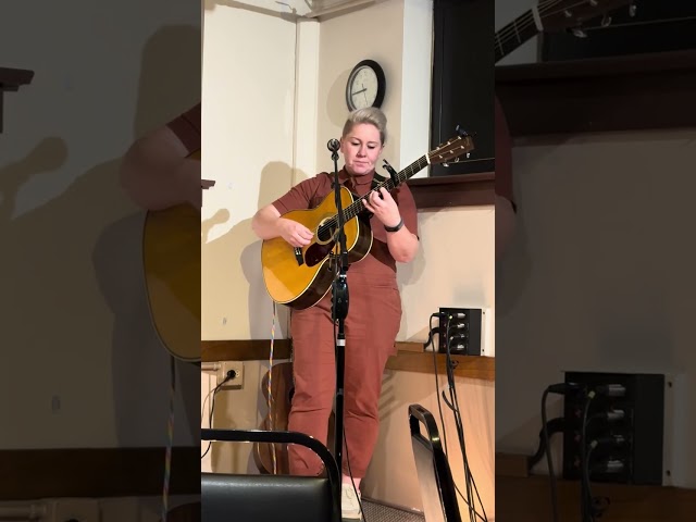 The incredible Irish singer songwriter @grainnehunt!! Performing outside of Chicago on May 1.