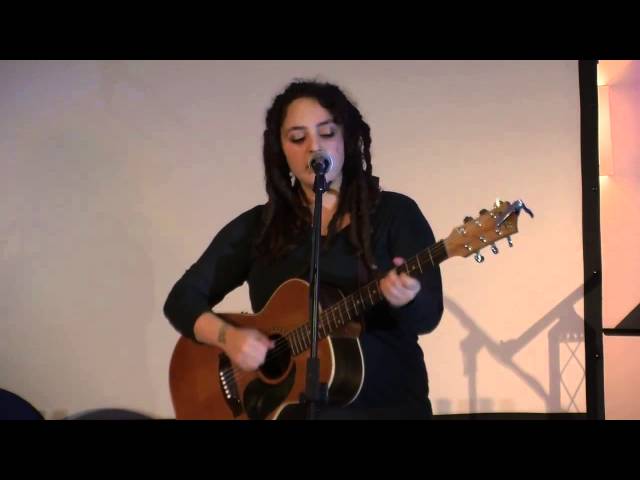 Singer Songwriter Shelley Segal singing "Eve" (Secular Conference 2014)