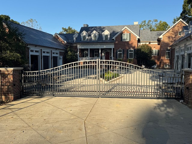 Driveway gate