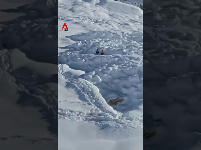 2 dead, 14 missing after Nepal avalanche buries Himalayan base camp