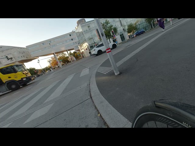 Boring bicycle commute - 20261006 #2 - Play the Blues, boy