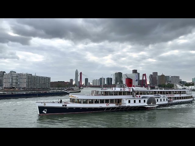 De Majesteit ship sailing in Rotterdam