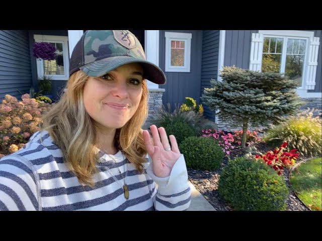 Mid October Garden Tour. Fall Colors and Late Bloomers! Michigan 🥰🍁🍂