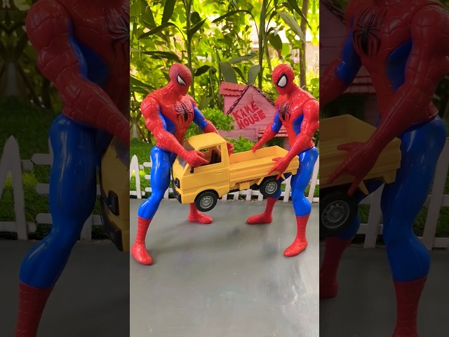 The Spider-Man twins are fighting over a car😱#spiderman #marveltoys #actionfigures