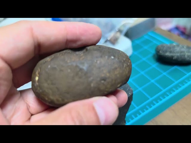 포항 공룡 다이아몬드 공원 해변에서 다이아몬드 찾기- 689 화산재와 뽀르까보나도 다이아몬드의 차이점이 무엇인지 나노광학현미경으로 차이를 보여줍니다. 왜 건강에 도움이 될까요?