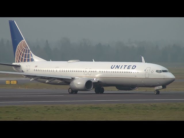 United Airlines 737-900ER [N66831] Takeoff Portland Airport (PDX)