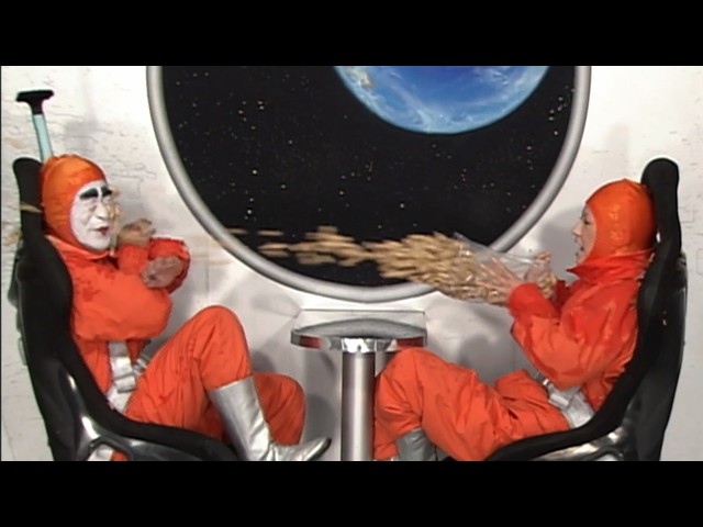 Ken Shimura + Chinatsu Wakatsuki - Space Ship Skit - Japanese Comedy