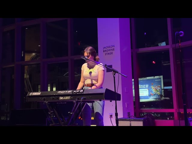 "New York Pigeon" by Katie Zeeb | LIVE at Berklee Caf