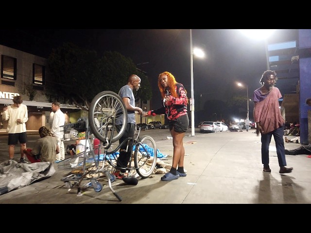 EXPLORING LOS ANGELES RAW STREETS AT NIGHT / WALKING AND DRIVING