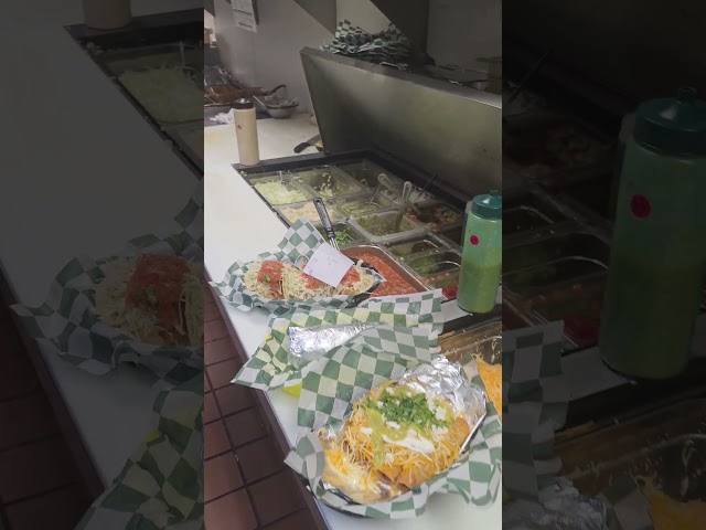 The kitchen is firing! 🔥👇​#TacoTuesday #PelonsBajaGrill #CookingShorts #BajaEats #ChefLife