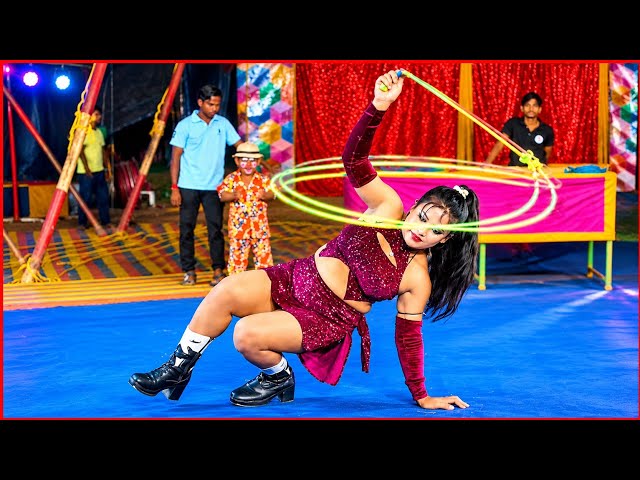 Spectacular stunts in the circus ring! A performer’s dazzling act using a rope to form a ring! 