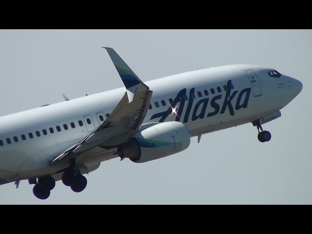 Alaska Airlines 737-800 [N590AS] Takeoff Portland Airport (PDX)