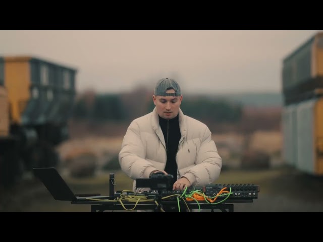 ARMIN VAN BUUREN - THIS IS WHAT IT FEELS LIKE (LIVE TECHNO BOOTLEG)