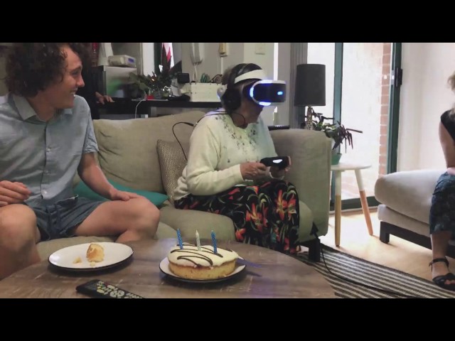 Nan plays VR for the first time on her 80th birthday! (super cute vid)