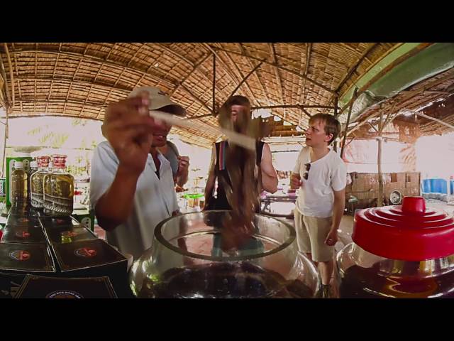 Crossing Borders - 360° VR Documentary - Trailer