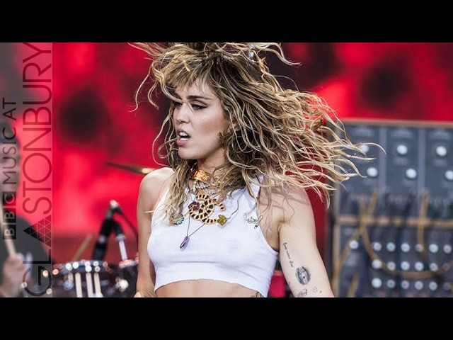 Miley Cyrus - Black Dog - (Led Zeppelin Cover) [Live at Glastonbury 2019)