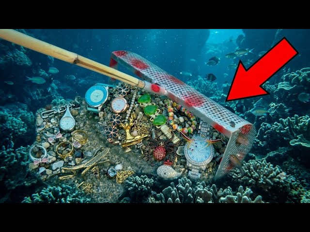 ⁠Finding A Diamond Silver Watch & Red Gem Spider In Deep Coral Reef! ⌚