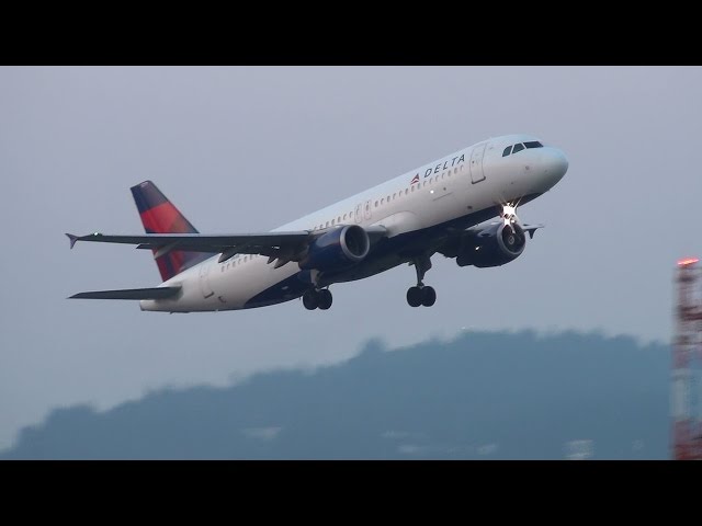Delta Air Lines N371NW A320 Takeoff Portland Airport (PDX)