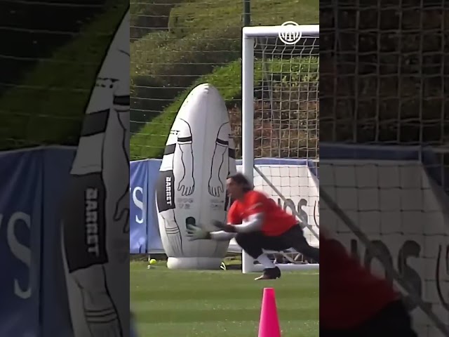 YANN SOMMER’S CRAZY REFLEX DRILL! 😳🔥 | Inter Milan Goalkeeper Training with Tennis Balls