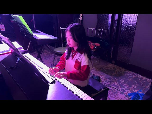 Ellie Thuya I Rudolph the Red-Nosed Reindeer Piano Cover at School Christmas Event- 9 Dec 2025