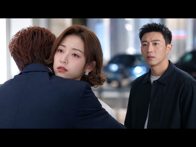 Husband sees his wife hug another man, heartbroken! He dates another girl, leaving his wife panicked