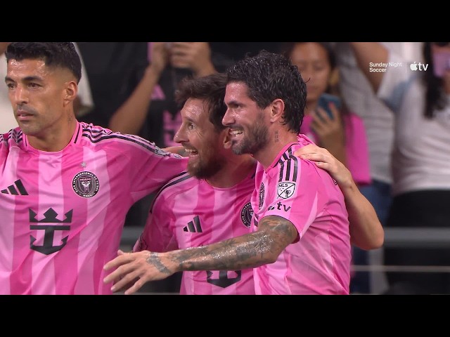 Messi FREE KICK into the danger zone!!