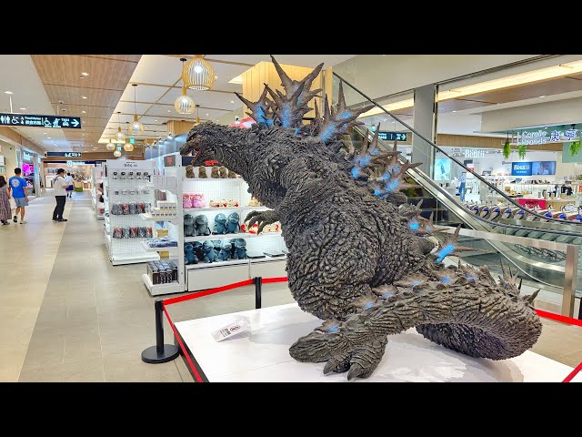 Can I Find GODZILLA MINUS ZERO Merch?! LIVE Pop-Up Store! 😱
