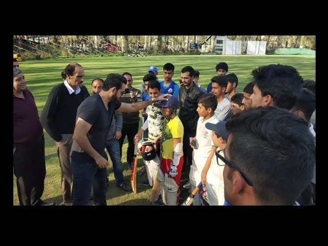JKCA mentor cum player Irfan Pathan Intracting with JK Junior cricketers