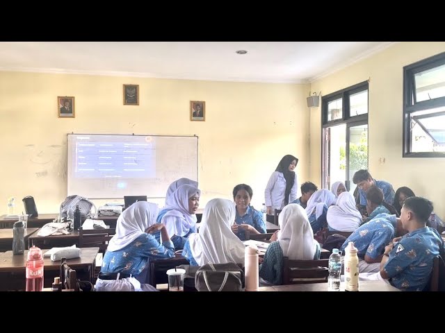 Kaidah Kebahasaan untuk Menyampaikan Kritik - Teks Anekdot - PPLM PPG UPGRIS 2026