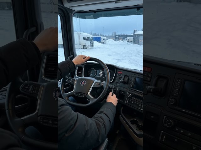 Scania V8 -20°C Cold Start 🥶 #shorts