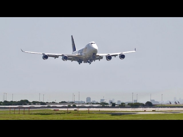 747 Pilot Forgets The Landing Gear