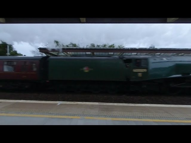 Gleneagles, 60009 steam engine GB X11 on 2019-05-01 at 2031 in VR180 3D 4K