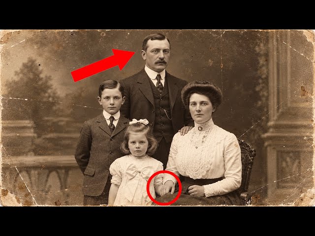 This 1914 Studio Photograph Seems Harmless — Until You Notice What the Mother Hides in Her Hand