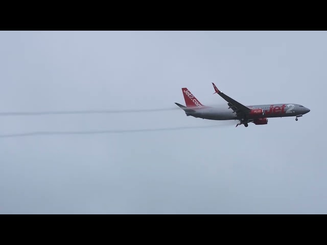 Jet2 Boeing 737-8MG Contrails