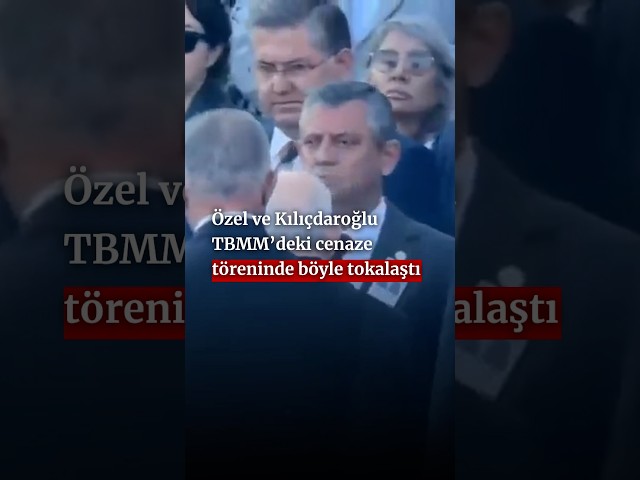 Özgür Özel ile Kemal Kılıçdaroğlu cenaze töreninde tokalaştı: Yüzüne bakmadı #shorts