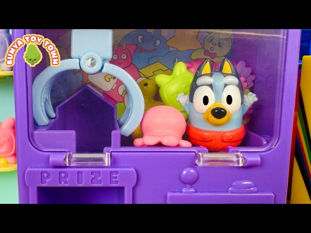 Baby Bluey Trapped Inside The Claw Machine | Pretend Play with Bluey Toys