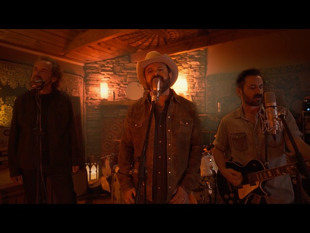 Wade Bowen - Weight On The Levee feat. Dan Tyminski (Official Music Video)