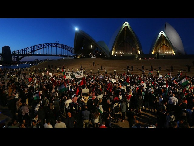 ABC under fire after journalist defends October 9 Opera House protest
