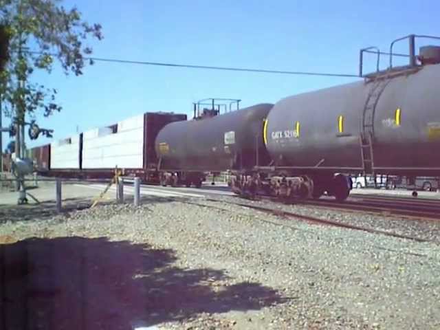 UP 4533 EB Baretable meets UP 5440 with a monster WB manifest