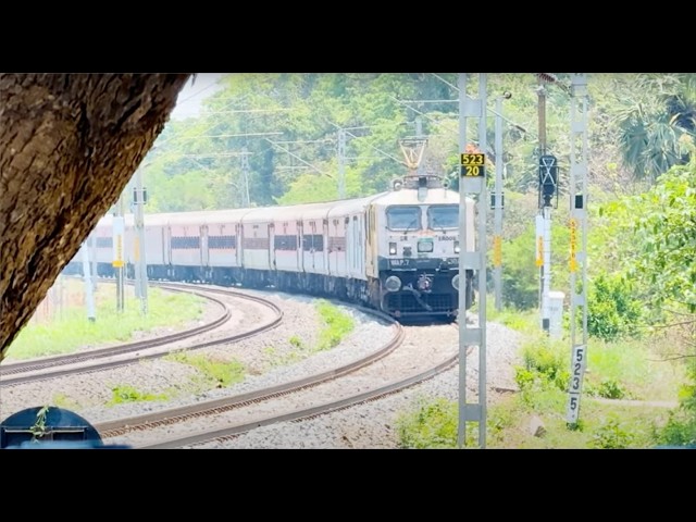 Gate Closing & Opening | Level Crossing Action from India #levelcrossing  #railwaygate