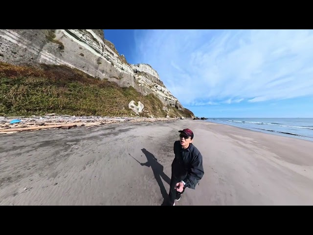 【誰もいない秘境】岩場を越えた先に広がる奇跡の絶景！快晴のイタンキ浜・奥地探検ウォーク [360° VR] Itanki Beach