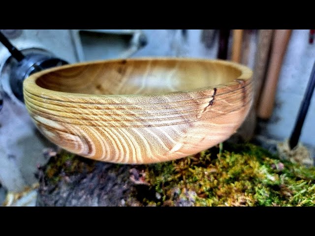 Turning Wood into Art: Making a Beautiful Acacia Wood Bowl